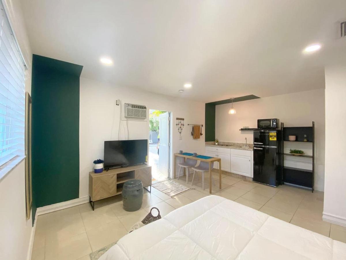 Private Suite W/ Full Backyard, Bbq, 5Min From Mia Miami Eksteriør bilde