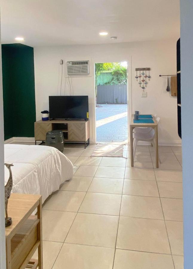 Private Suite W/ Full Backyard, Bbq, 5Min From Mia Miami Eksteriør bilde