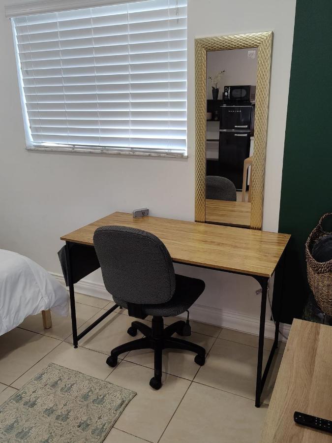 Private Suite W/ Full Backyard, Bbq, 5Min From Mia Miami Eksteriør bilde